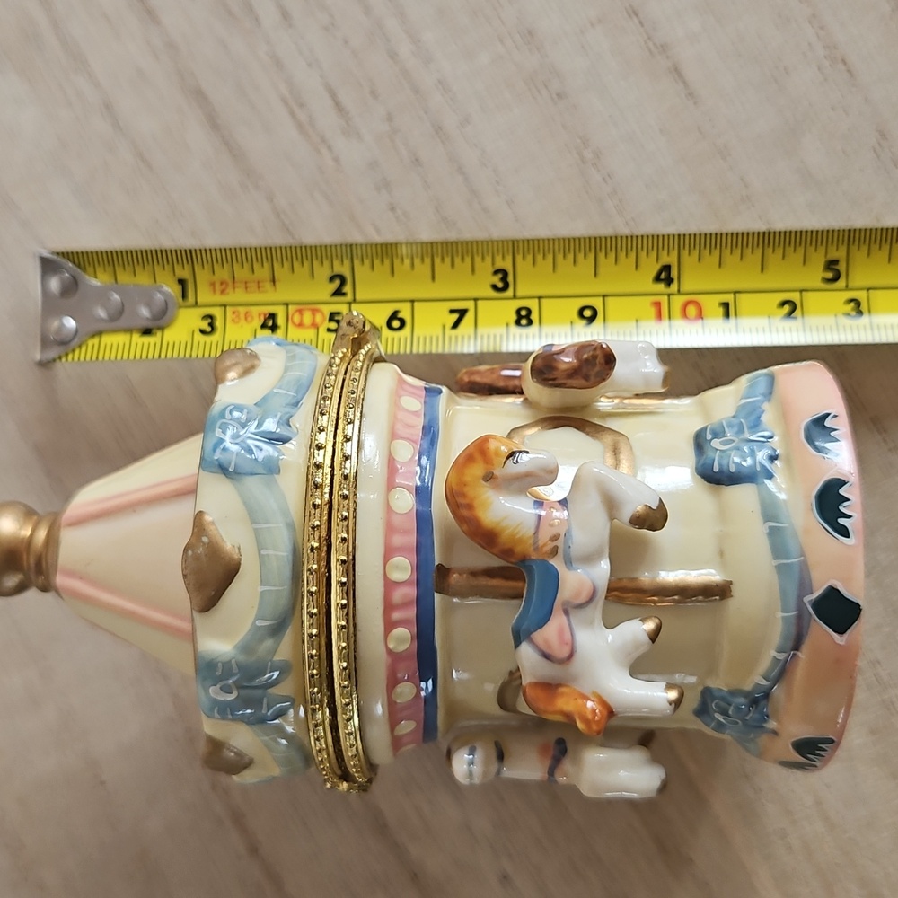 Small Carousel Ceramic Box - Picture 9 of 10
